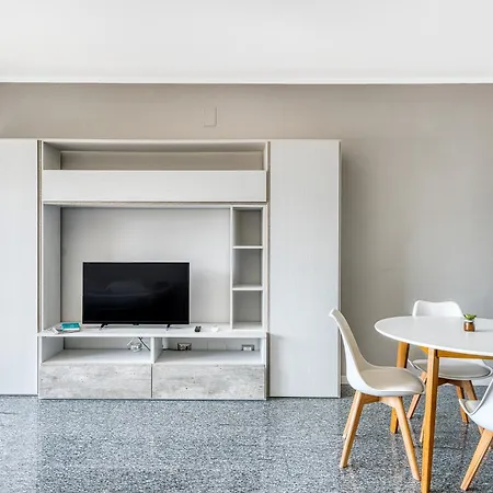 Guesthost - Casa Frida, With Balcony Διαμέρισμα Φολίνιο