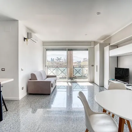 Guesthost - Casa Frida, With Balcony Διαμέρισμα *