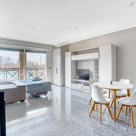 Guesthost - Casa Frida, With Balcony Appartamento *